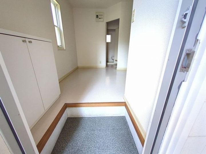 カストロ桃浜の玄関