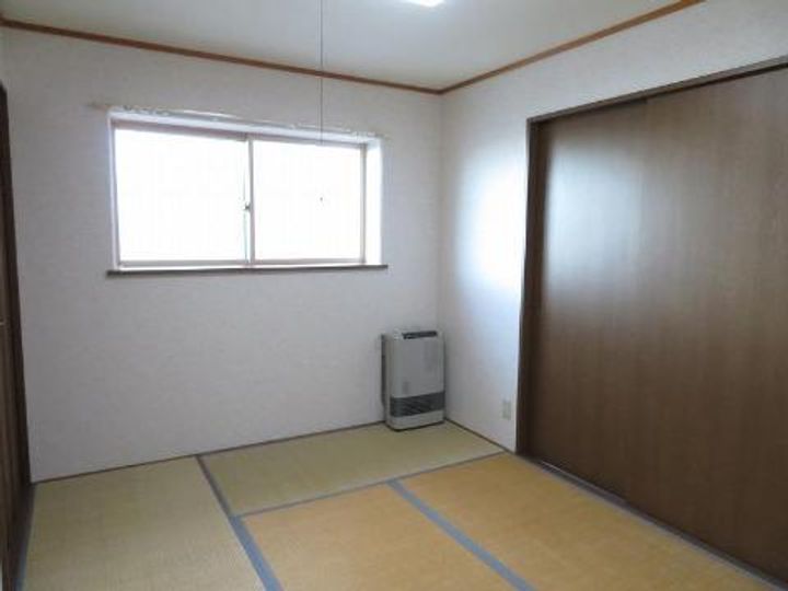 ステイタス長根の居間