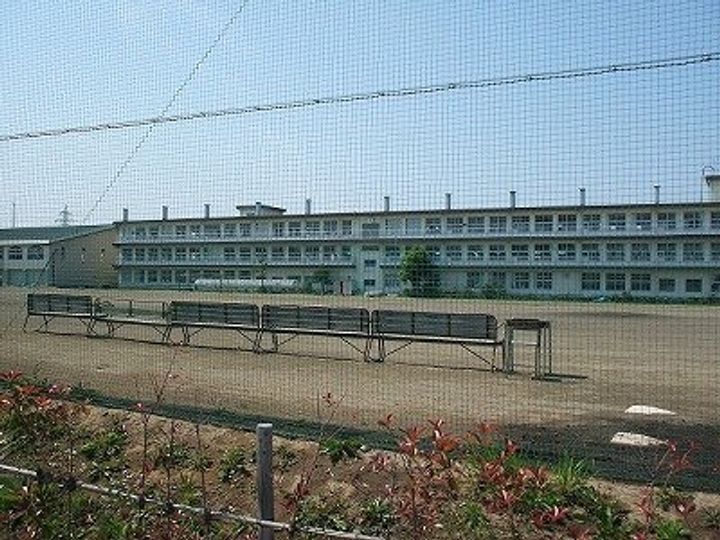 ステイタス長根の周辺