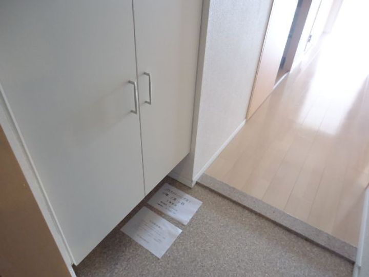 グランルージュ谷町六丁目の玄関