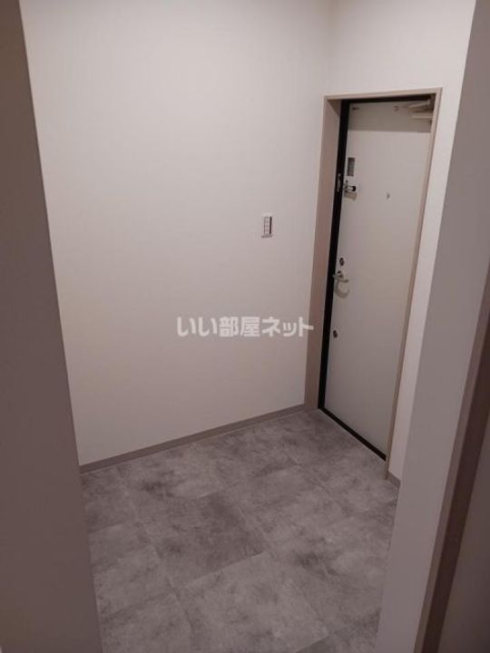 和歌山県和歌山市古屋(アパート)の賃貸物件の玄関
