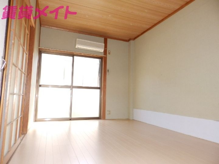 グリーンハイツフジの居間