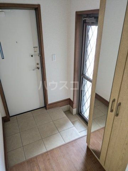平須スクエア Cの玄関