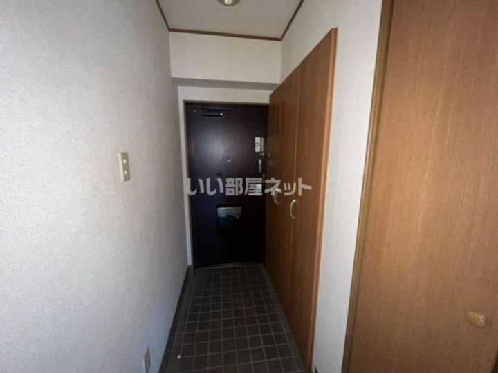 兵庫県明石市魚住町清水(マンション)の賃貸物件の玄関