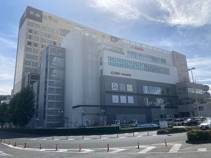 エクラ プラティニの周辺