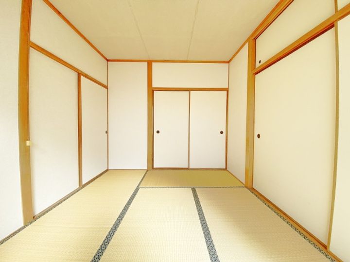 旭畔マンションの居間