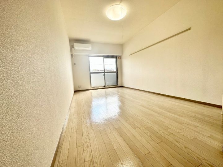 マ メゾン アイの居間