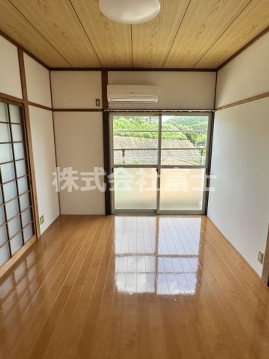 コアシコウチの居間