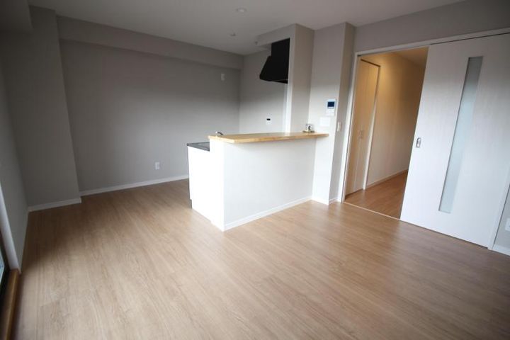 広島県福山市神辺町大字新徳田(マンション)の賃貸物件の居間