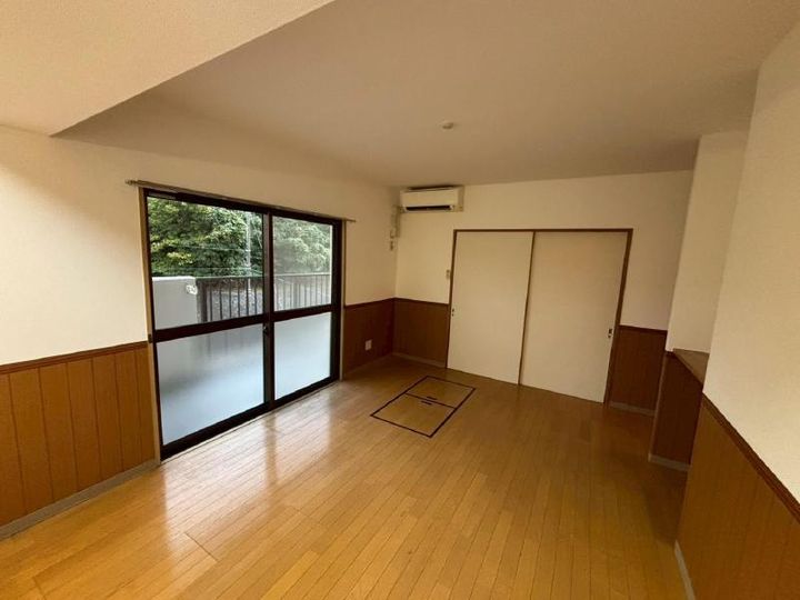ルネス港南台五番館の居間
