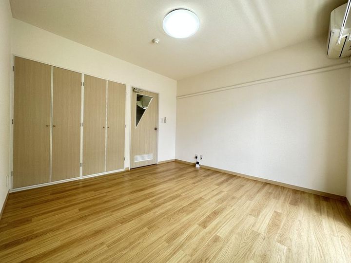 イーグルハイツ銀杏町の居間