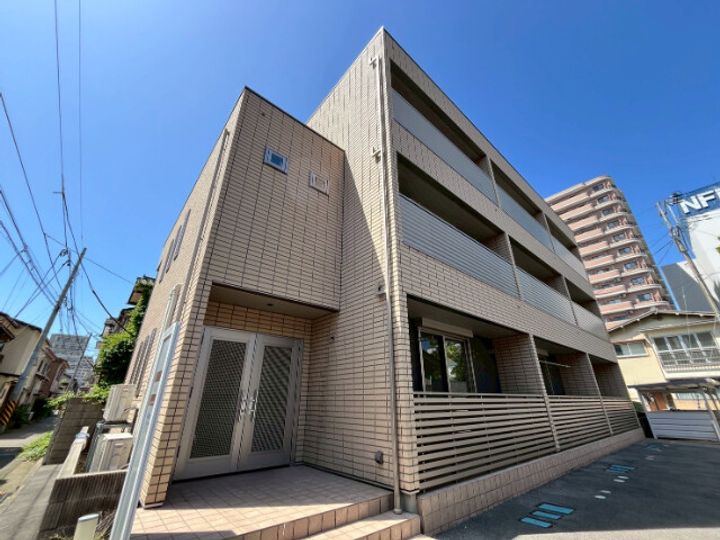 アーバン上大川前の外観