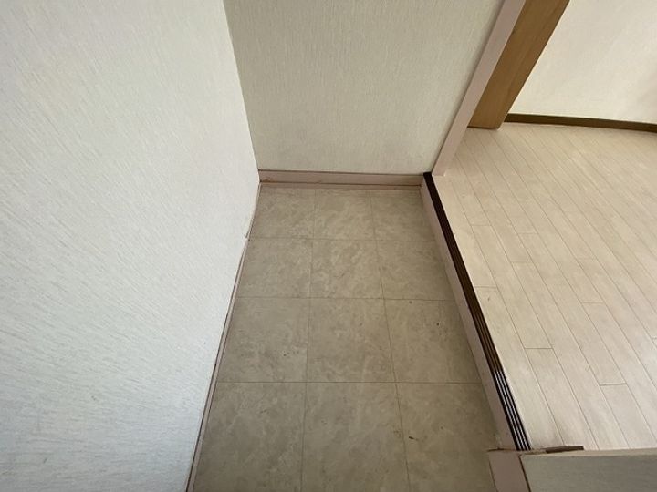 ユニバビル2の玄関