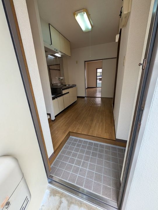 静岡県浜松市中央区高丘北3(マンション)の賃貸物件の玄関
