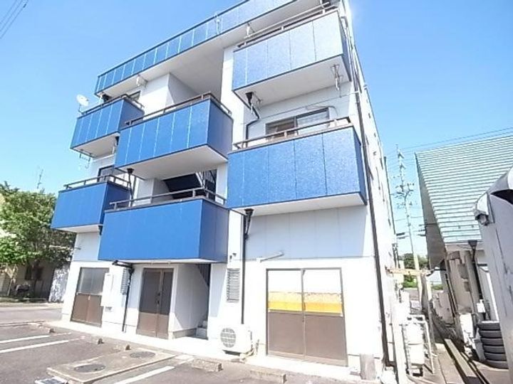 コーポ足近の外観