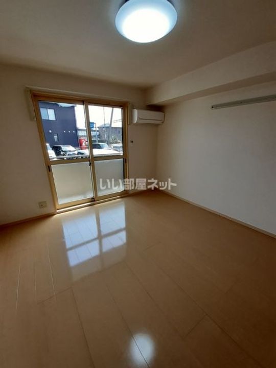 新潟県上越市東雲町2(アパート)の賃貸物件の居間