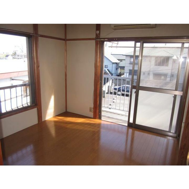 神奈川県伊勢原市東大竹(アパート)の賃貸物件の居間