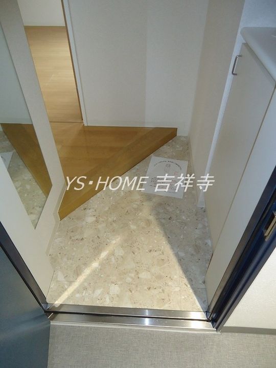 エルフレア武蔵野の玄関