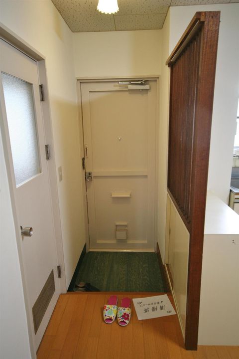 内藤ビルの玄関