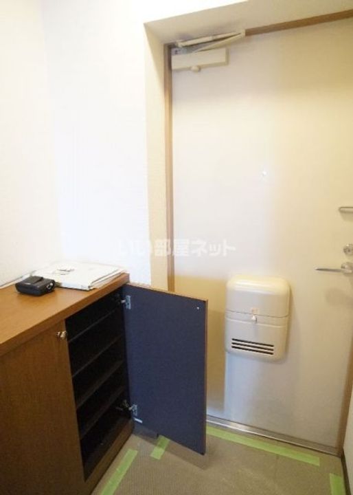 群馬県伊勢崎市東小保方町(マンション)の賃貸物件の玄関