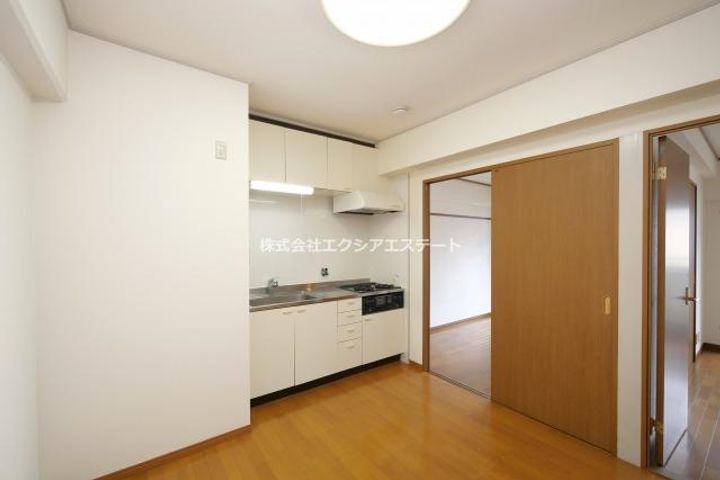 REXIA Shin Umedaの居間