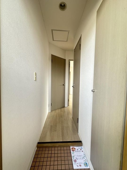 藤の宮桜井マンション東館の玄関