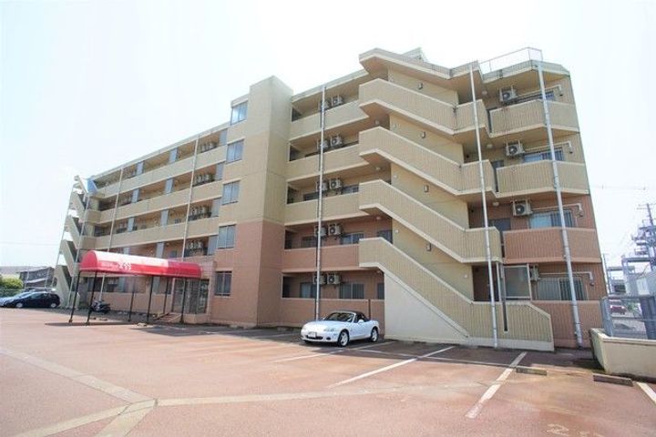 新潟県三条市西裏館3(マンション)の賃貸物件の外観