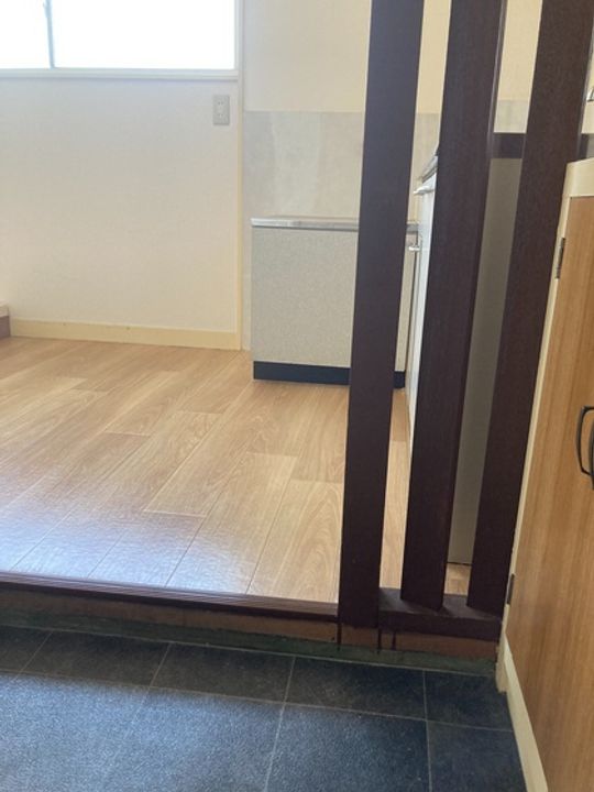 国際コーポの玄関