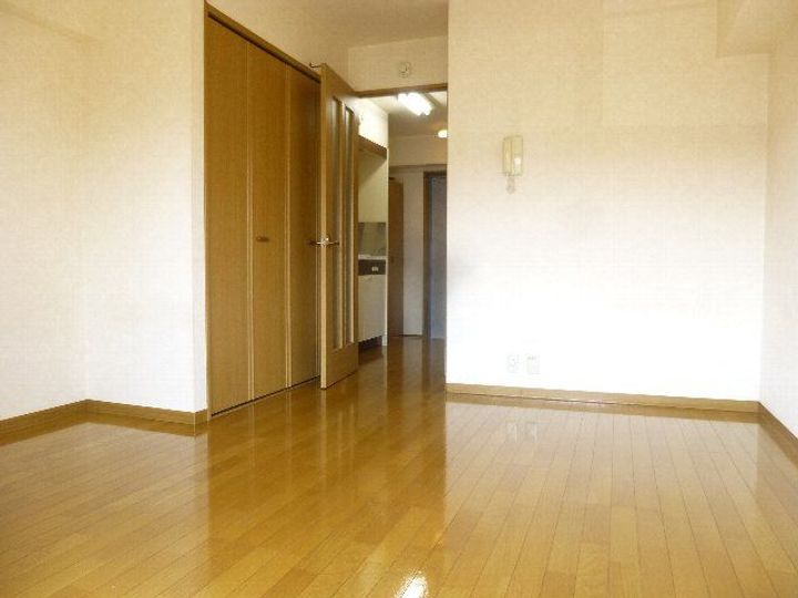 メゾン北里2000の居間