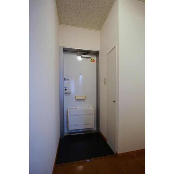 レオパレスセジュールの玄関