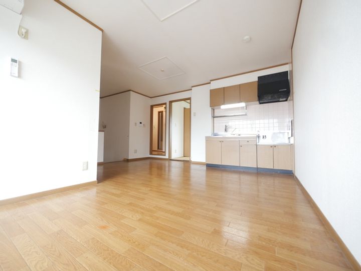 神奈川県厚木市長谷(アパート)の賃貸物件の居間