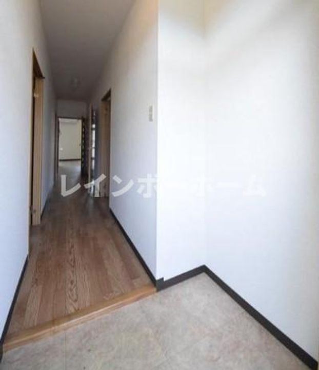 千葉県松戸市常盤平1(マンション)の賃貸物件の玄関