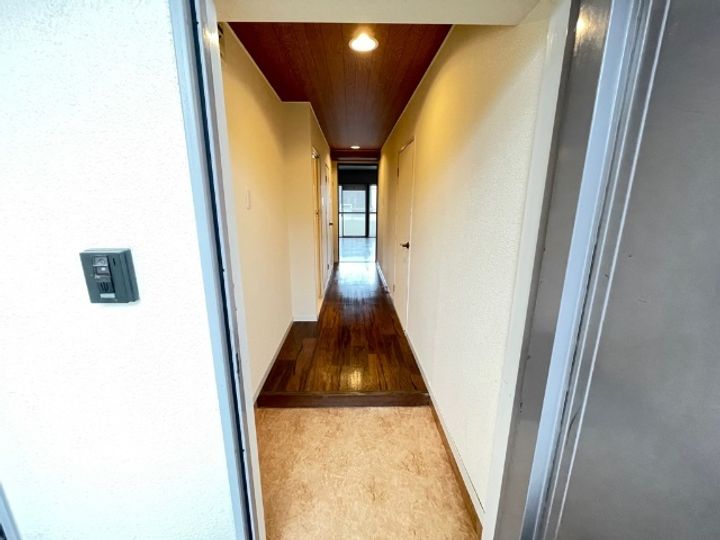 ドミール藤治の玄関