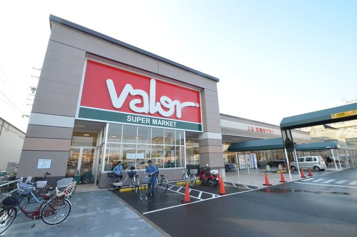 エクセレントBの周辺