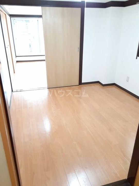 小瀬ビルの居間