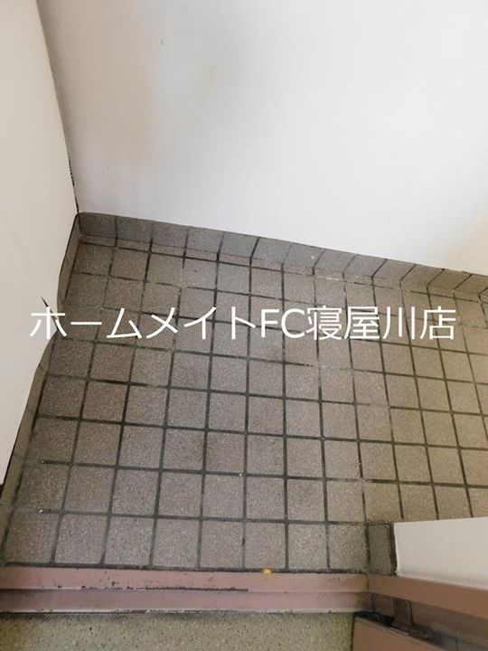 アドバンス香里の玄関