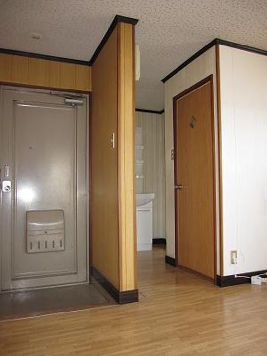 巧マンションの玄関