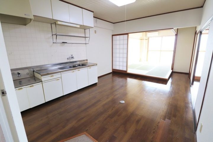 パールハイツ文化町の居間