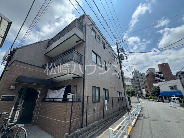 クレストハイムの外観