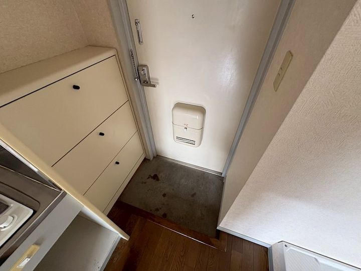 ウィステリア国立の玄関