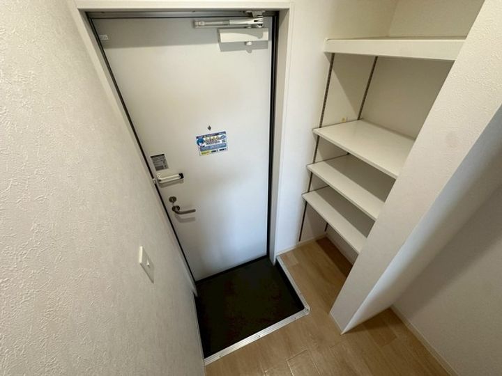 広島県広島市西区新庄町(アパート)の賃貸物件の玄関