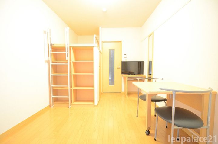 レオパレスIYの居間