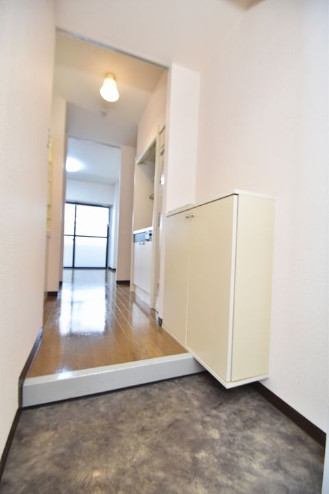 ベルメゾン新見の玄関