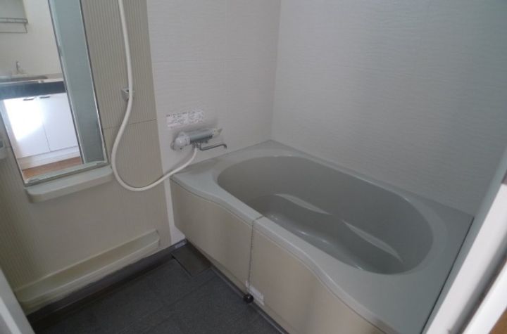 メゾンラベンダー6番館の風呂