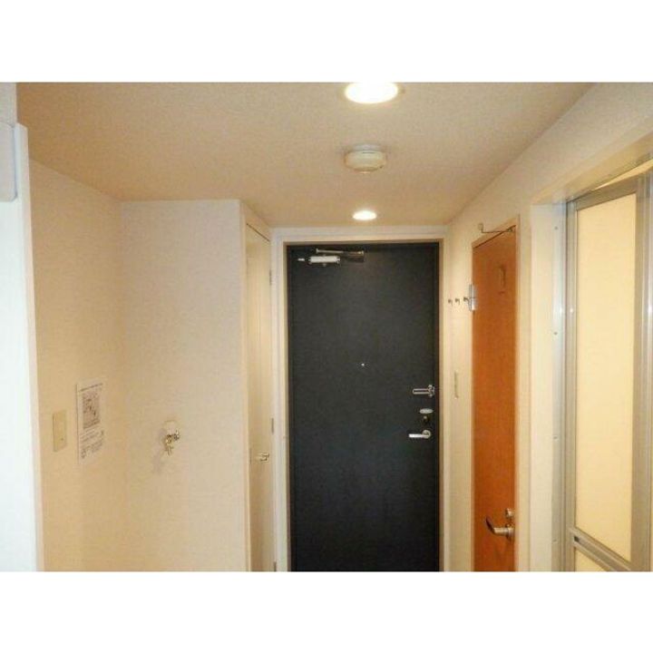 ザ・ハウス中野坂上の玄関