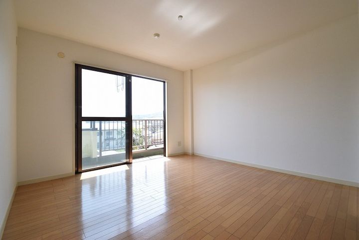 神奈川県南足柄市狩野(マンション)の賃貸物件の居間