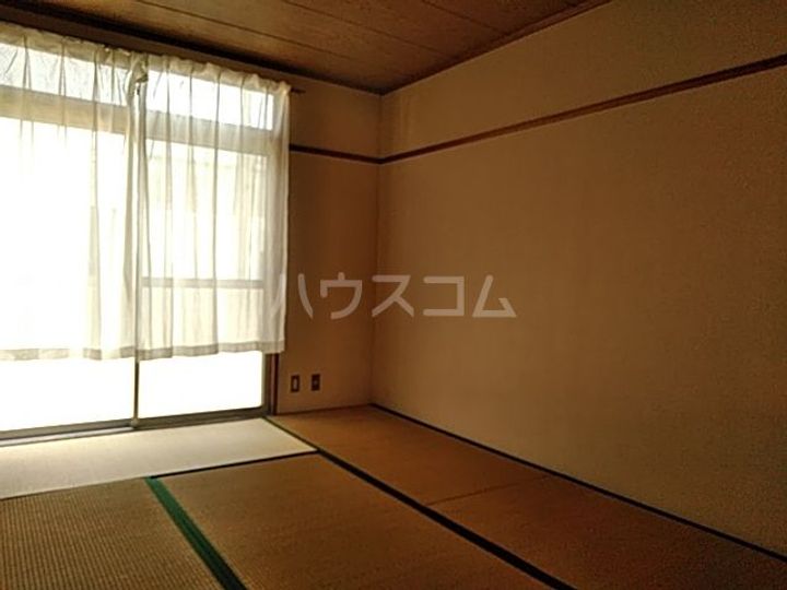 シティハイツ惣中の居間