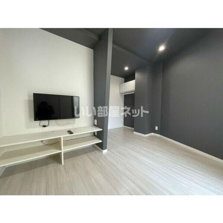 エヌエムスワサントキャトルズの居間