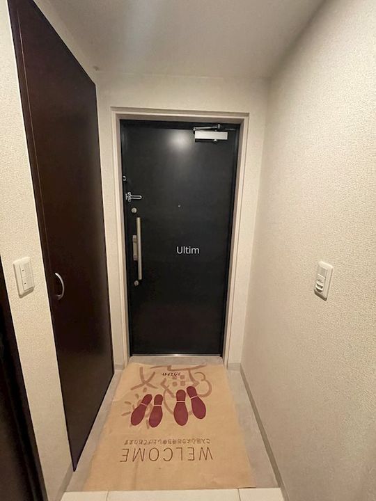 ロイヤルステイツ御所南の玄関