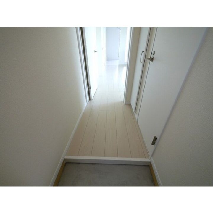 福岡県福岡市東区和白4の賃貸アパートの玄関